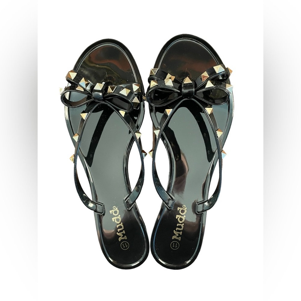 SIZE 11 MUDD BLACK THONG SANDALS NEW IN BOX, NEVER WORN